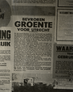 97802 Afbeelding van de bekendmaking met de tekst 'bevroren/ groente/ voor Utrecht/ ...', aangeplakt te Utrecht.